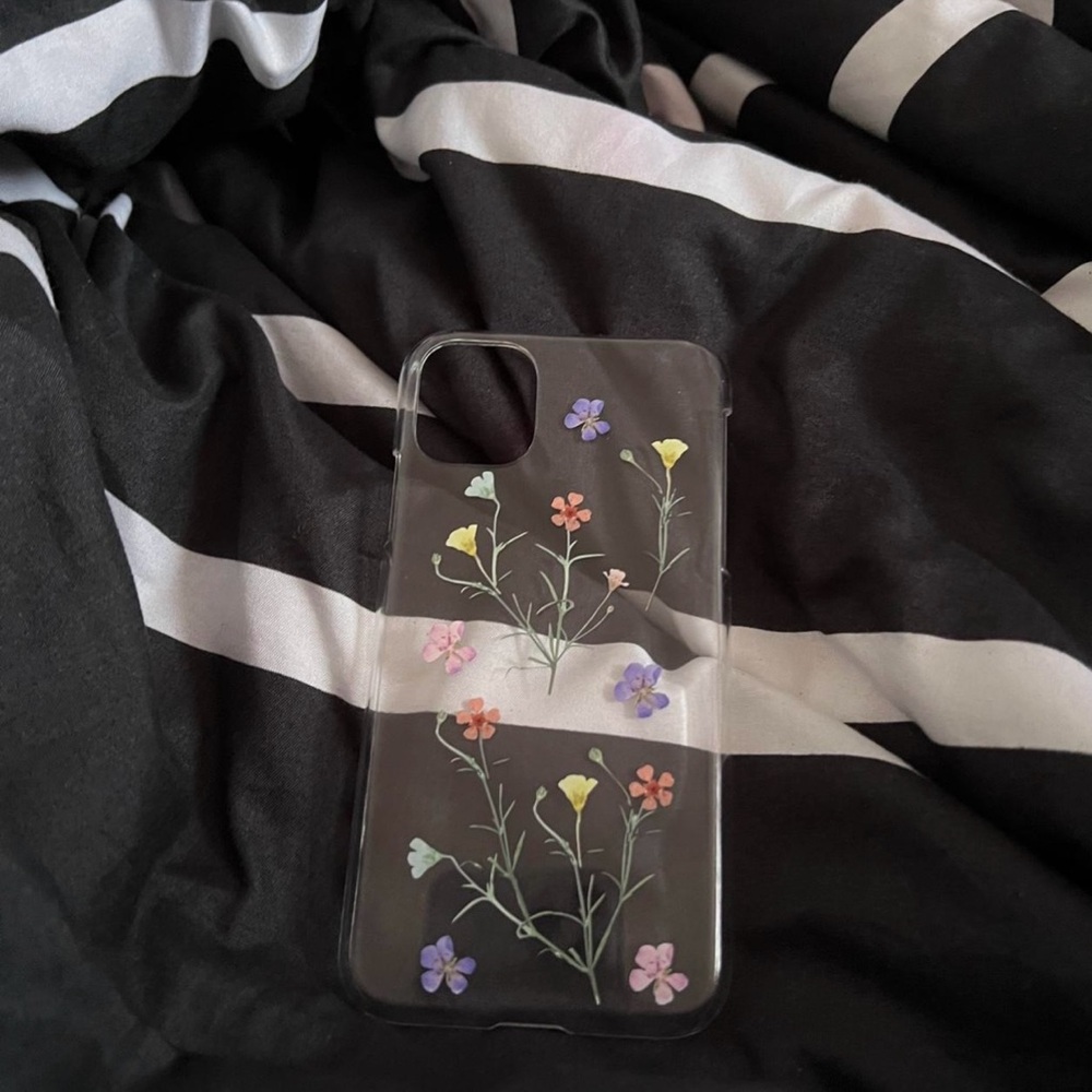 Forever 21 Flower IPhone 11 Case